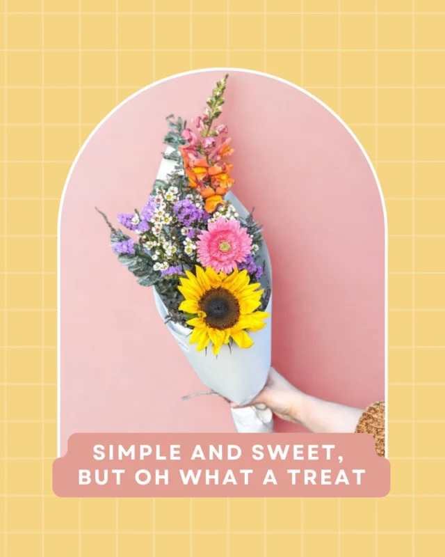 This week’s Petal Pop Posy is bringing the sunshine 🌻
With a sunflower, snapdragon, gerbera, pops of purple and fresh foliage, she’s simple, sweet and ready to brighten your day (or someone else’s)

#pocoposy #sendflowers #instaflowers #bouquetlove #floweraddict  #flowerpower #localflorist #brisbaneblooms #melbourneblooms #flowerdeliverybrisbane #flowerdeliverymelbourne #bouquetdelivery #BirthdayFlowers #AnniversaryFlowers