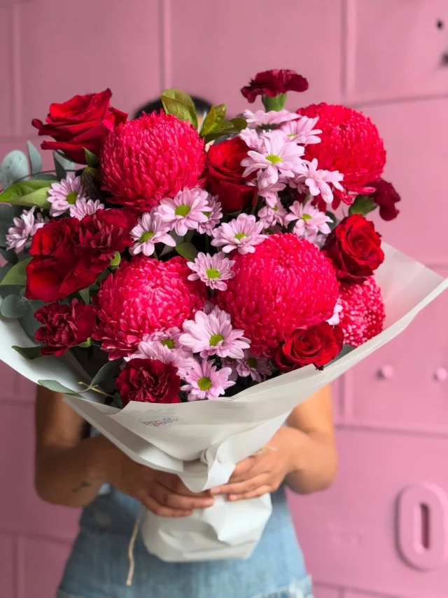 The studios in both Brisbane & Melbourne are full of flowers and we’re ready for a beautiful week ahead. 🌸 Whether it’s a gift or a little something for yourself, orders are now open x